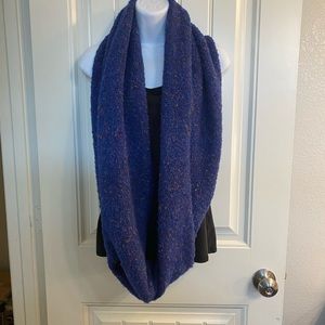 NWT beautiful blue Dillard's infinity scarf